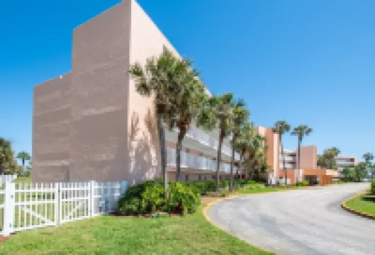 Direct Ocean View! 2 bed/2 bath beach retreat