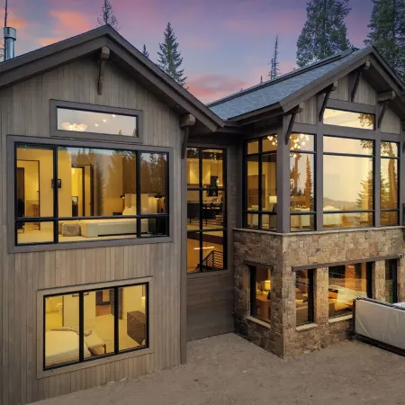 Big Sky Summit - Hot Tub, Fireplace & Ski Access