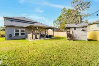 Spacious & Comfy Family Gem: Games ~ Office ~ BBQ! In Crosby, Tx Hotels near Lake Houston