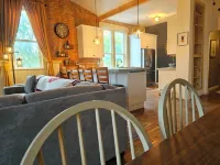 Charming 3-bedroom historic Brick Loft in Uniontown with WiFi