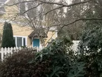 Charming 2-bedroom cottage with AC, High Speed WiFi in gorgeous Hansville.