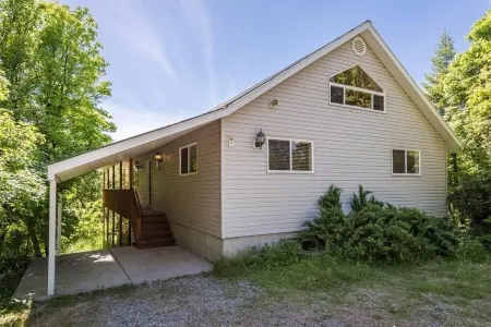 Cub River Hideout Cabin for Family Reunions and Mountain Vacations