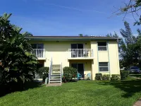 Best location on the island.  Private dock, steps to Anna Maria Beach and Pier