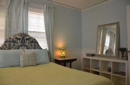 Spacious, Historical, Magical, Designer Home, Prime Walkable Village Location! Отели рядом с достопримечательностью «Библиотека Джесап Мемориал»