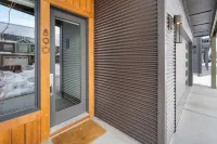 Luxury Accommodations on the Park  with Big Mountain Views