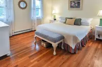 The Seashell Cove - Martha's Vineyard