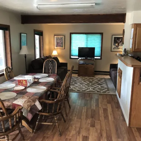 Ketchikan Northern Retreat - 3 Bedroom Apartment on Large Private Lot