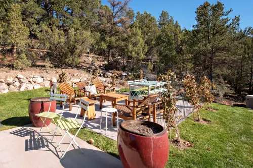 Exquisite Modern Home With Koi Pond, Hot Tub, Near Basalt & 25 Min to Aspen!