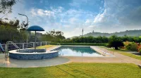 Hotel Sadhana Executive - Mountain view