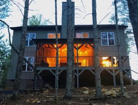 Lake James Country-style House - Deep Cove, Pool, Screen Porch, Kayaks & SUP!