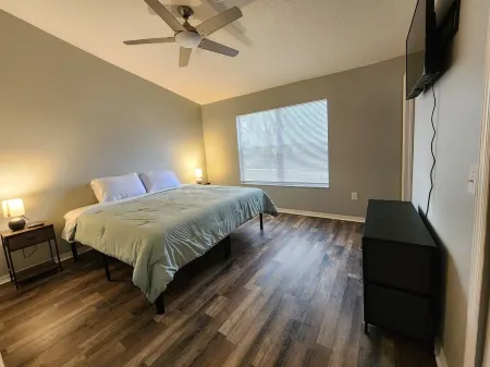 Bright Gated TH- Wiregrass Shops