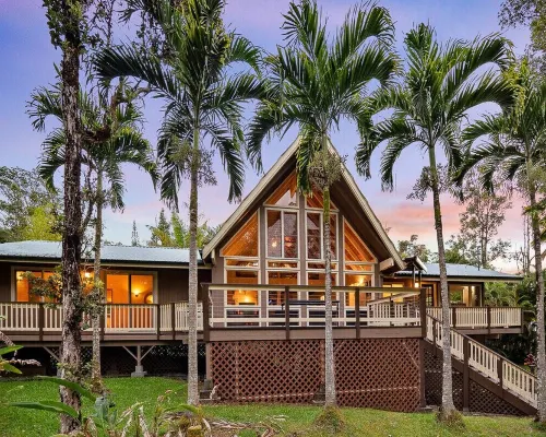 Tropical, Hawaiian-style A-frame Home ハワイアン・パラダイス・パークのホテル