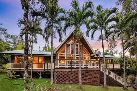 Tropical, Hawaiian-style A-frame Home Отели в г. Хавайиан-Парадайс-Парк