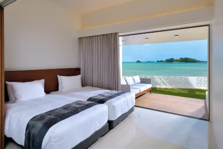 Villa Valiosa on the Beach Отели рядом с достопримечательностью «National Institute of Information and Communications Technology Okinawa Electromagnetic Wave Technol»