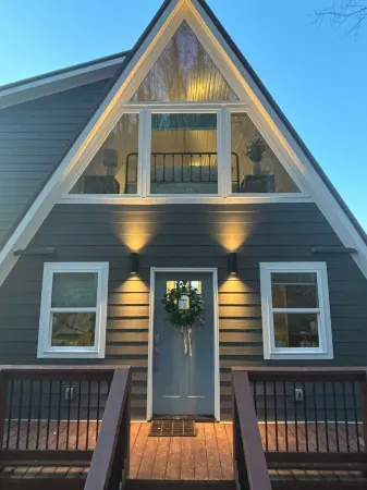 A-Frame Cabin /w Incredible Mountain & Sunset Views! Hang Gliders fly overhead