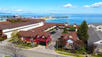 Super 8 by Wyndham Mackinaw City/Beachfront Area - Motels