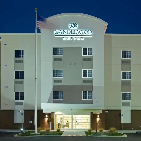 Candlewood Suites INDIANAPOLIS EAST by IHG Отели рядом с достопримечательностью «поле для гольфа Pleasant Run»