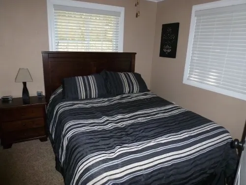 Cozy Lakefront House w/Nice Covered Deck.  Calm Water Location & Pet Friendly!