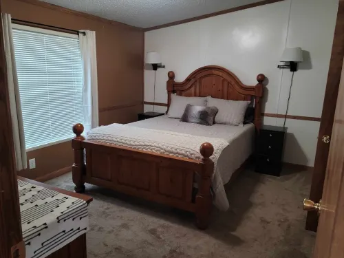 Quiet 3bed 2bath house. Large parking area. Great location. quiet neighborhood Hôtels à : Comte de Beltrami