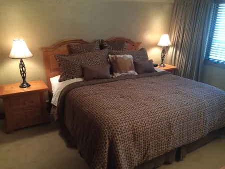 Walk to Vail Village Restaurants,  Shops & Lifts - Epic Views, Top Rated Condo!