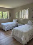 Little Bay Breeze: Charming Vacation Cottage in Petoskey