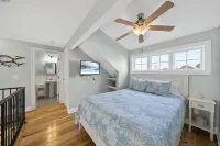 5 Star Reviews Luxury House Pool, Steps from Ocean, Sleeps 6, Premier Host