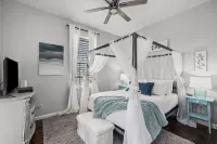 Remodeled Historic Waterview Home Minutes to beach,Moody Gardens, Pleasure Pier