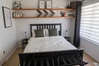 Modern Home 3-Br Retreat — Quiet, Cozy, & Family-Friendly in Fresno.