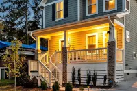 Stylish Durham Getaway Near Duke / DT - Fun Backyard