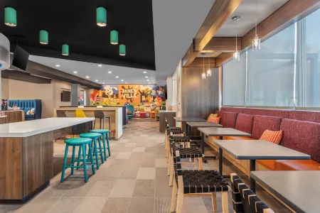 Tru by Hilton Janesville Отели в г. Эджертон