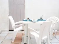 La Petite Escale