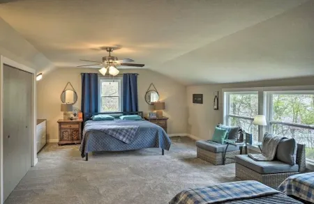 Modern lakefront home, Amazing View w/ Nearby Boat Launch