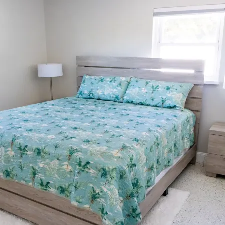NEW! The Seafoam Bungalow - close to beaches!