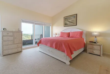 Atlantic Beach Escape: 3Br Condo with Private Beach Access — Walk to the Beach!