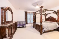 Huge Luxury Home with huge Deck near Powell Butte Park