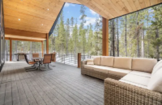 Yellowstone Luxury Cabin, Hot Tub, Game Room,EV Hookup,Massive Deck,5Bed/3.5Bath