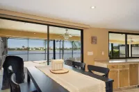 Exquisite Lakeview Oasis: Charming 3 bd, 2 bath vacation rental with heated pool