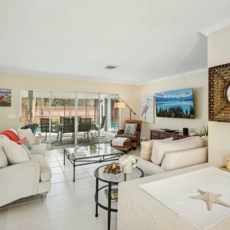 Beautiful beach house with heated pool, 1 mile to Siesta Key Beach