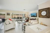Beautiful beach house with heated pool, 1 mile to Siesta Key Beach