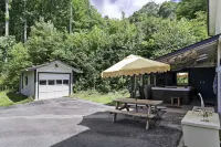 Above Asheville, Art House Bearwallow Mountain Trail附近的飯店