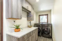 Modern Smart House - 2BR/2BA - Wildlife Views - 2 Patios + Fire Pits