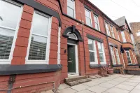 Broughton Place: Contemporary Apartments in Liverpool Hotels near Halewood