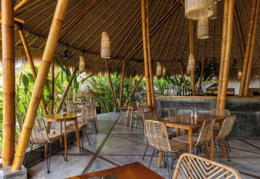 5. 시카라 롬복 호..