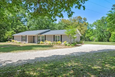 Peaceful Fairhope Retreat-large home on 1 acre lot!