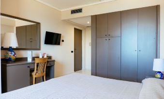 Palm Beach Club Hotel