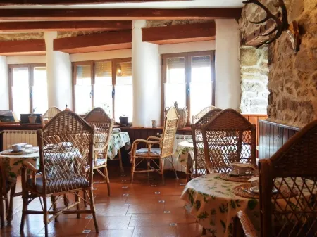 Hostal Refugio de Gredos Отели в г. Навадихос