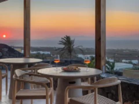 Klostra Hotels in Finikia