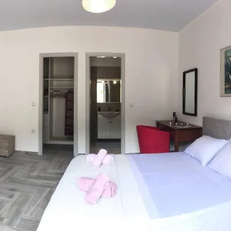 Villa Verde with Outdoor Jacuzzi