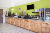 Super 8 by Wyndham Moberly MO - Motels