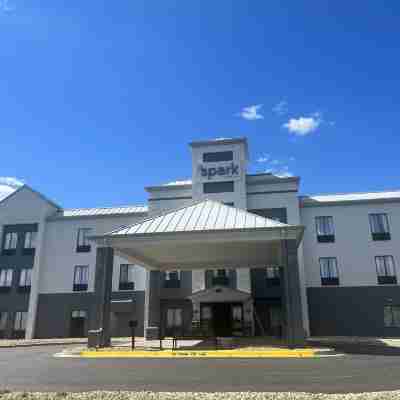 スパーク バイ ヒルトン ランシング Hotel Exterior